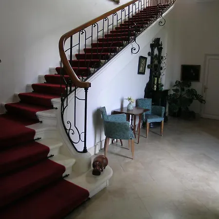 Bed & Breakfast Chateau Du Bourbet 3*