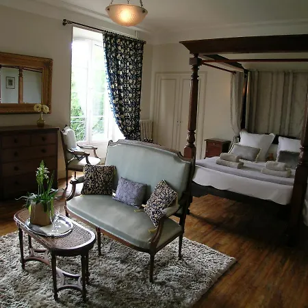 Bed and Breakfast Chateau Du Bourbet 3*