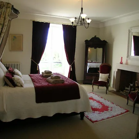 Bed & Breakfast Chateau Du Bourbet 3*