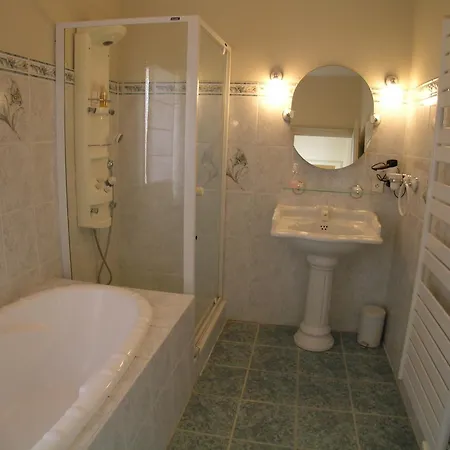Bed & Breakfast Chateau Du Bourbet Cherval