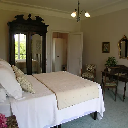 Bed and Breakfast Chateau Du Bourbet 3*