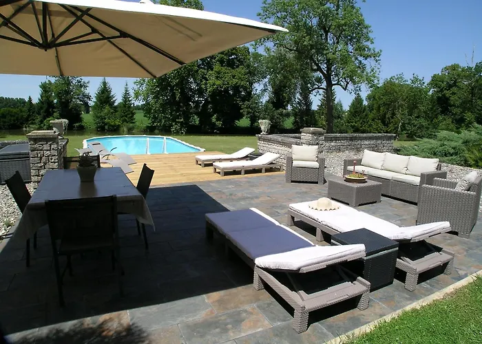 Château Du Bourbet Alojamento de Acomodação e Pequeno-almoço 3*