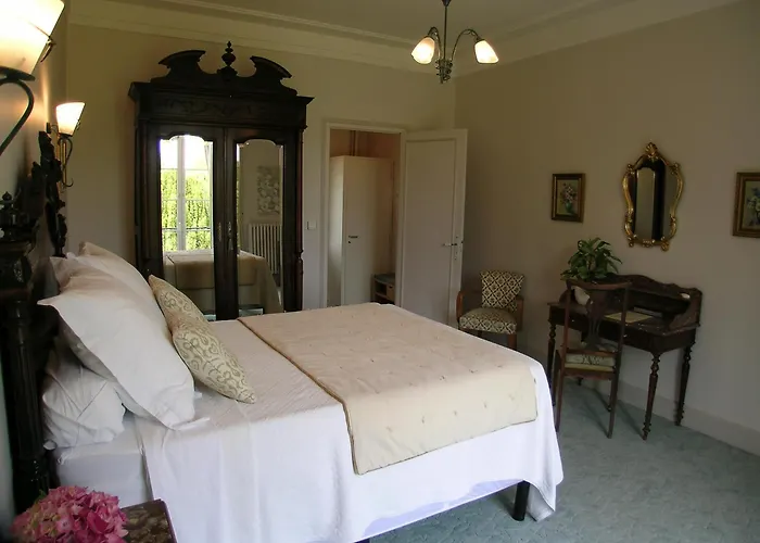 Alojamento de Acomodação e Pequeno-almoço Château Du Bourbet 3*